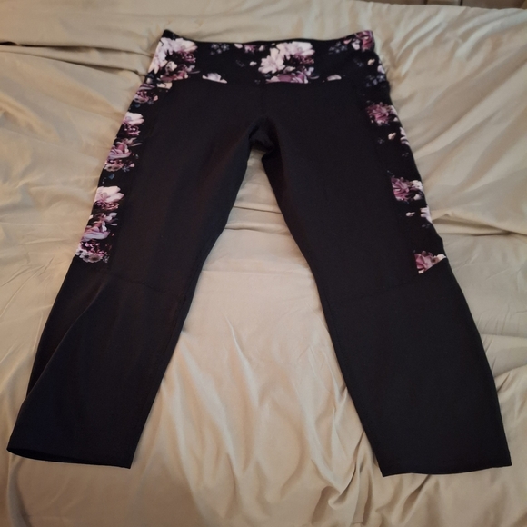 Skechers Los Angeles Women's Black and Purple Floral Leggings - Picture 3 of 7
